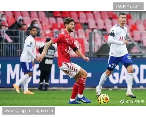 法甲防守反击表现测评：从防线布置到快速反攻机制